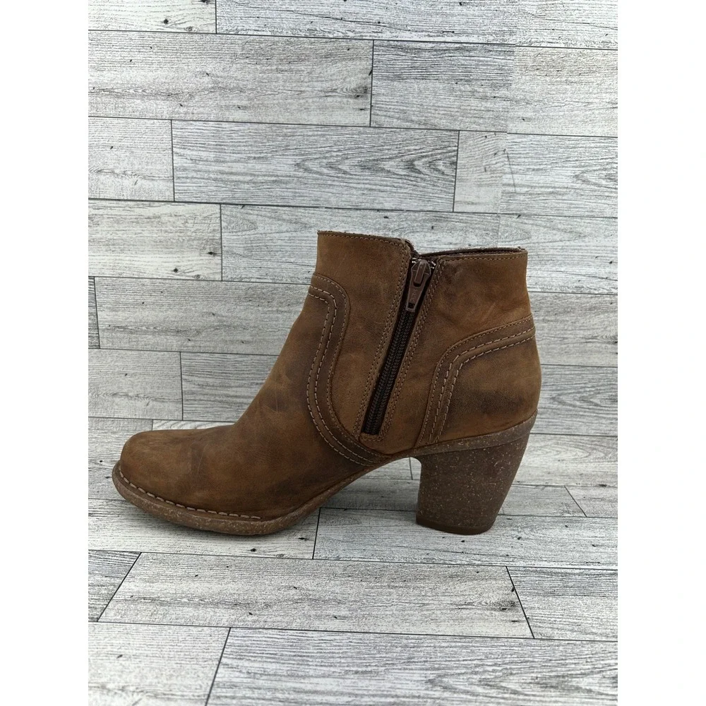 Clarks leather ankle